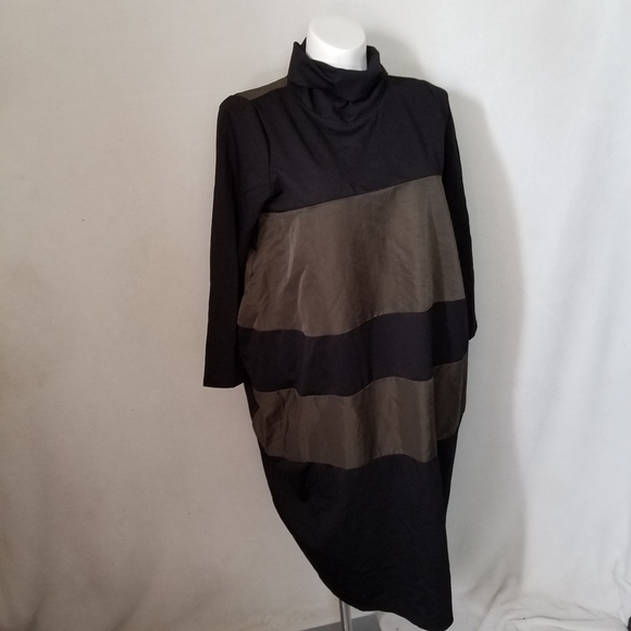 C Yard Dress. Condition is "New with tags".

It do - Picture 3 of 7